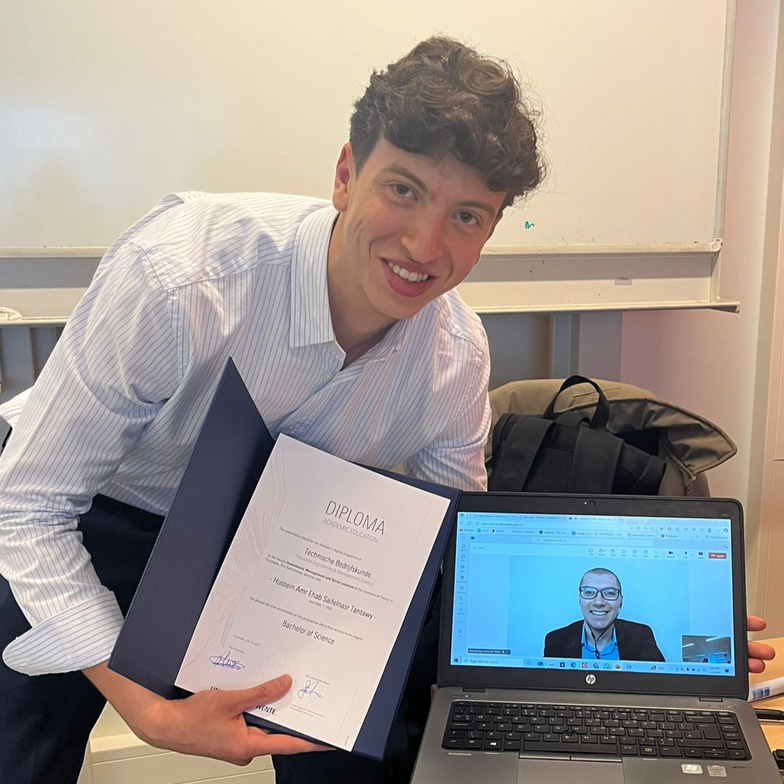 Online bachelor colloquium with Hussein Tantawy and Breno Beirigo.
